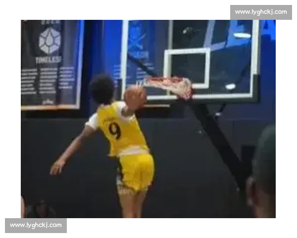 五星高中生塔吉伤愈归来 平筐风车扣篮点燃赛场