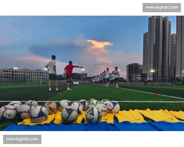 株洲湘超赛场现 8 米巨衫，球迷打卡燃爆主场